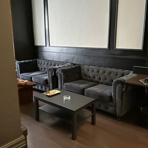 asociación cannabica madrid corner con mesa