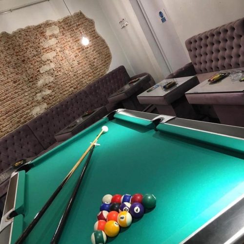 Asociación cannábica Madrid con mesa de juegos